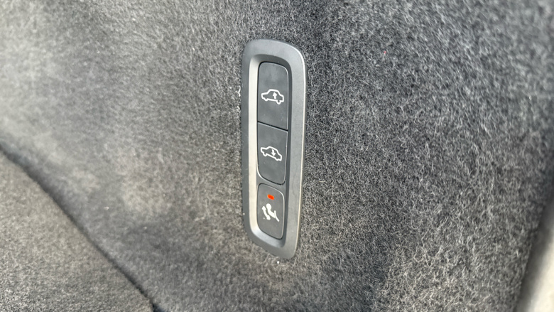 Volvo XC60 2.0 T8 [455] RC PHEV Ultimate Dark 5dr AWD Gtron Estate